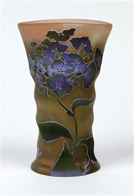 A vase with hydrangeas, Emile Gallé, Nancy, c. 1910 - Jugendstil e arte applicata del XX secolo