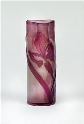 A vase with iris décor, Emile Gallé, Nancy, c. 1895 - Secese a umění 20. století