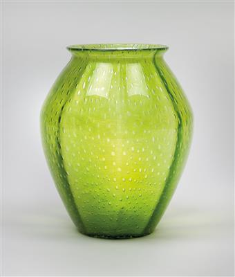 A vase with pearl glass decor, Johann Lötz Witwe, Klostermühle, c. 1912 - Jugendstil and 20th Century Arts and Crafts