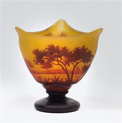 A vase with lakeside landscape and trees, Daum, Nancy, c. 1910 - Secese a umění 20. století