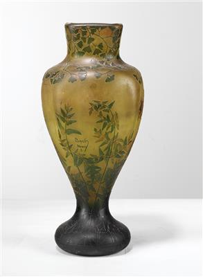 A large vase with leaves of the ginkgo tree and ferns, Daum, Nancy, c. 1902 - Jugendstil e arte applicata del XX secolo