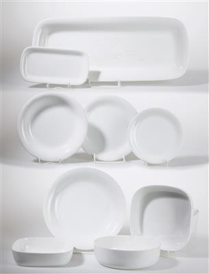 A large 35-piece dinner service, design: School of Prof. Kolo Moser, Vienna, c. 1901 - Secese a umění 20. století