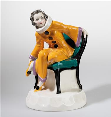 Josef Lorenzl, sitzende Pierrette, Modellnummer: 447, Ausführung: Firma Keramos, Wien, um 1919-49 - Jugendstil und angewandte Kunst des 20. Jahrhunderts
