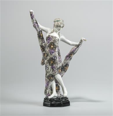 Rudolf Podany, Figur "Adorée-Via Villany" ("Tänzerin mit Bändern") auf einem oktogonalen Sockel, Entwurf: ca. 1917, Ausführung: Wiener Manufaktur Friedrich Goldscheider, bis ca. 1941 - Jugendstil und angewandte Kunst des 20. Jahrhunderts