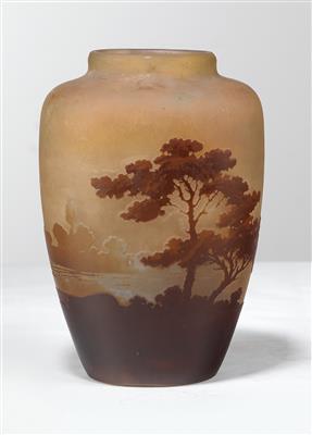 A vase with woodland and lakeside landscape Emile Gallé, Nancy, 1904–14 - Secese a umění 20. století