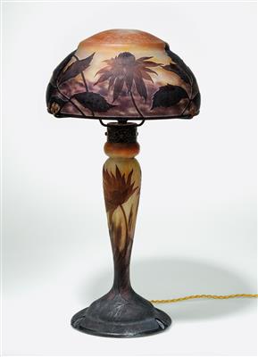 A two-light table lamp with dahlias (illuminated under the lampshade and in the foot), Daum, Nancy, 1904/12 - Secese a umění 20. století