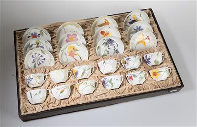 Twelve cups and twelve saucers, decoration by, inter alia, Samuel Schellink, Rozenburg Porcelain Factory, in original box, c. 1907 - Jugendstil and 20th Century Arts and Crafts