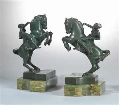 Bruno Zach (Austria 1891–1945), a pair of book ends with equestrians on horseback, designed in Vienna, c. 1920/25 - Jugendstil e arte applicata del XX secolo