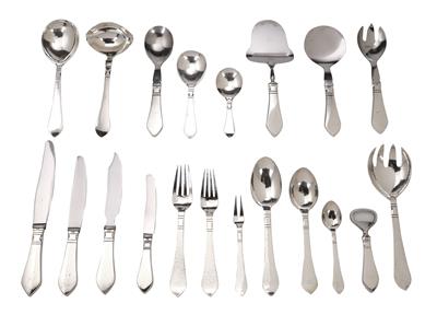 Georg Jensen, a silver cutlery set for 14 persons (112 pieces), model: ANTIK/CONTINENTAL, designed in 1906, executed by Georg Jensen, silversmithy, Copenhagen - Jugendstil e arte applicata del XX secolo