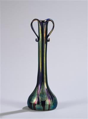 Robert Holubetz, Vase, Produktionsnummer: Com 85/3861, Dekor: Koloman Moser, Dekor: dunkelblau, Streifen und Flecken (1900), Johann Lötz Witwe, Klostermühle für E. Bakalowits, Söhne, Wien, 1901 - Jugendstil u. angewandte Kunst d. 20. Jahrhunderts