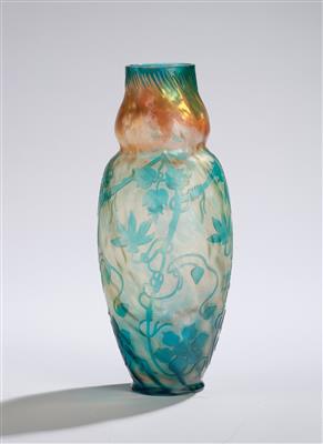 A vase with clematis tendrils, Cristallerie de Pantin, c. 1900 - Secese a umění 20. století