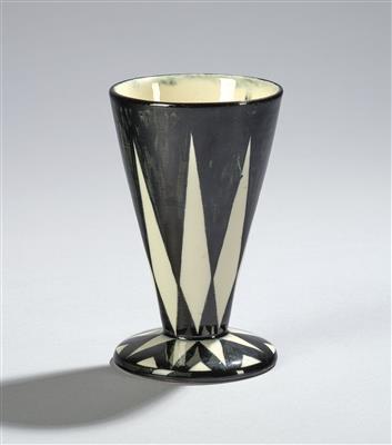 Bruno Emmel, a vase, K. K. Fachschule für Tonindustrie, Znojmo, 1919 - Jugendstil and 20th Century Arts and Crafts