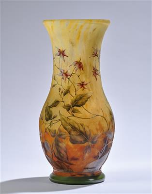A large vase “Solanum dulcamare”, Daum, Nancy, c. 1910 - Jugendstil e arte applicata del XX secolo