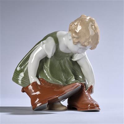 Martin Fritzsche, “Father’s shoe”, model number: 9089, designed in 1908, executed by Royal Porcelain Manufactory, Berlin, 1914–19 - Jugendstil e arte applicata del XX secolo