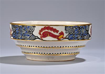 A bowl with squirrel in stepped round shape, Ernst Wahliss, Turn-Vienna, c. 1911/12 - Secese a umění 20. století