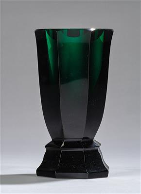 A vase, attributed to Josef Hoffmann, Meyr’s Neffe, Adolf and Johann Oertel & Co. Haida, c. 1916 - Secese a umění 20. století
