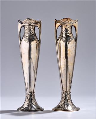 A pair of handled vases with floral decoration, Christofle, Paris, c. 1920 - Jugendstil e arte applicata del XX secolo