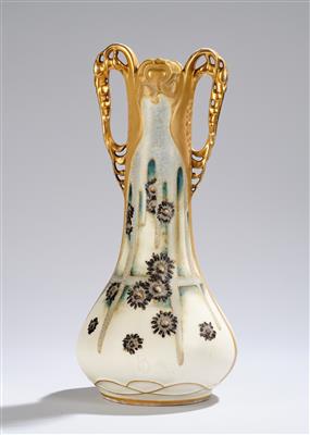 Paul Dachsel, a handled vase, model number: 656, model: 1894–1895, decoration: 1895–1897, Riessner, Stellmacher & Kessel, “Amphora”, Turn-Teplitz, c. 1900/05 - Jugendstil e arte applicata del XX secolo