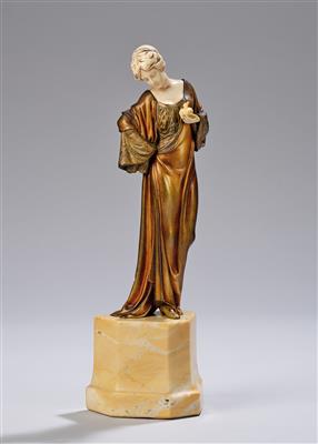 Théophile Francois Somme (1871-1952), Frauenfigur in einem langen Kleid und Drapperie, einen Apfel in der Hand haltend, Frankreich, um 1920 - Jugendstil und angewandte Kunst des 20. Jahrhunderts