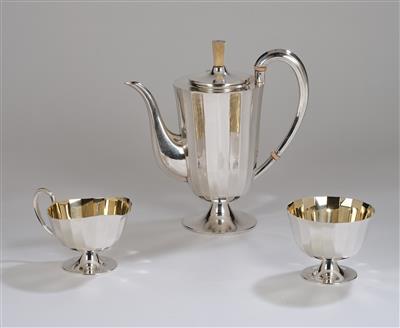 A three-piece silver coffee service, Alexander Sturm, Vienna, as of May 1922 - Jugendstil e arte applicata del XX secolo