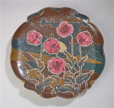 A large wall-mounted plate with floral motifs, Sarreguemines, France, c. 1900 - Secese a umění 20. století