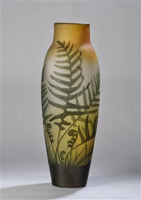 A tall vase with fern decor, Emile Gallé, Nancy, 1905-10 - Jugendstil e arte applicata del XX secolo