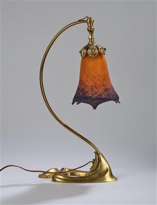 A brass table lamp with a lamp shade by Muller Fréres, Luneville, c. 1930 - Jugendstil e arte applicata del XX secolo