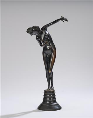 Hella Unger, a bronze figure: female nude with a frog on her hand, Vienna c. 1910 - Jugendstil e arte applicata del XX secolo