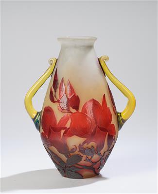 A handled vase with magnolias, Emile Gallé, Nancy, c. 1920 - Secese a umění 20. století