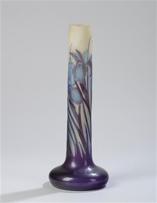 A long-stem vase "iris", Emile Gallé Nancy, c. 1920 - Secese a umění 20. století