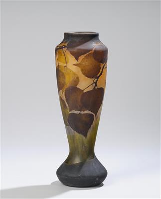 A vase with autumnal branches and leaves, Daum, Nancy, c. 1900-1905 - Jugendstil e arte applicata del XX secolo