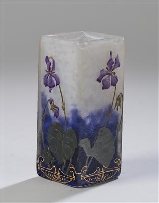 A vase with violets and gilt decoration, Daum, Nancy, c. 1900 - Jugendstil and 20th Century Arts and Crafts