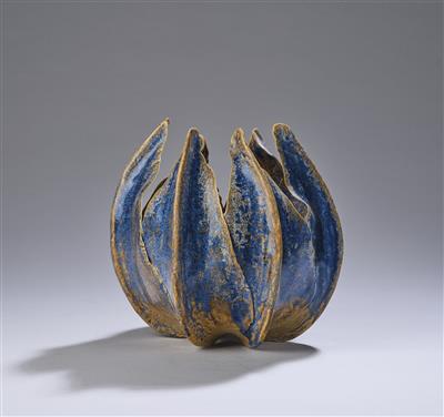 Mira Schlatter, a vase in the shape of blossoms - Sbírka Schedlmayer II
