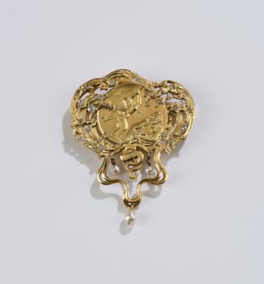 A gold brooch with a mythological scene, set with diamonds and pearls, c. 1900 - Jugendstil e arte applicata del XX secolo