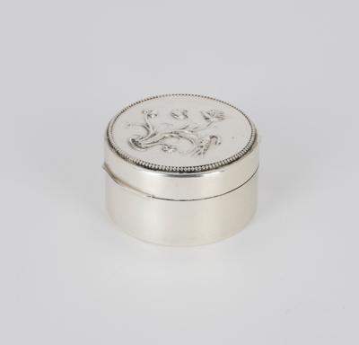 A lidded silver box with stylised bird and floral motifs, in the manner of Dagobert Peche, Wiener Werkstätte, before 1922 - Jugendstil and 20th Century Arts and Crafts