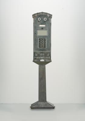 A cast iron chocolate vending machine (confectionery vending machine) of Deutsche Automaten-Gesellschaft Firma Bischof & Spengler, Berlin, c. 1920 - Jugendstil e arte applicata del XX secolo