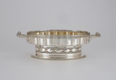 A silver jardinière with handles and a glass liner, model number 11036, designed by Carl Stock, executed by Peter Bruckmann & Söhne, Heilbronn, c. 1910 - Secese a umění 20. století