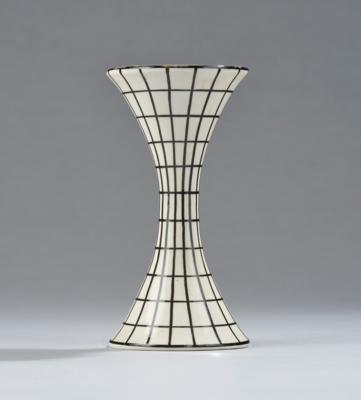 Fritz Dietl or Bertold Löffler, a violet vase, model number K 97, WK model number: 59, Wiener Keramik or Vereinigte Wiener und Gmundner Keramik, 1910-15 - Secese a umění 20. století