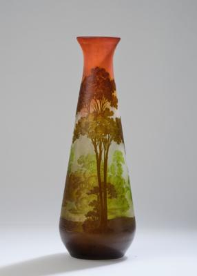 A tall vase with a wooded and lakeside landscape, Emile Gallé, Nancy, 1925-36 - Secese a umění 20. století