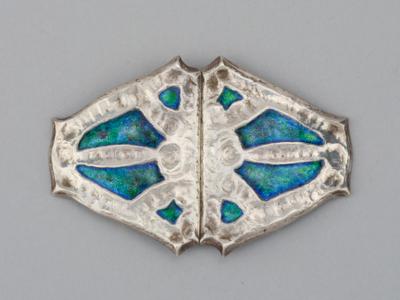 A two-piece sterling silver belt buckle with polychrome enamelling in Arts and Crafts style, probably designed by Archibald Knox, W H Haseler Ltd, Birmingham, 1905 - Secese a umění 20. století