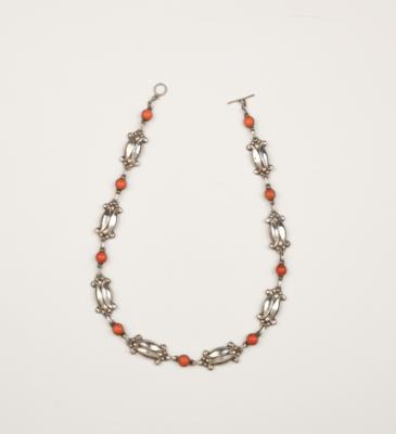 A silver link necklace with set corals, Georg Jensen, Copenhagen, 1946 - Jugendstil e arte applicata del XX secolo
