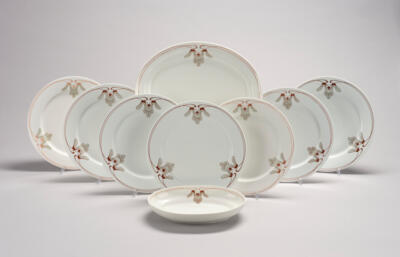 A maple pattern service in nine pieces, model “T smooth”, in-house design from 1900/01, decoration by Paul Richter, designed in 1904, Meissen Porcelain Factory, by 1924 - Jugendstil e arte applicata del XX secolo