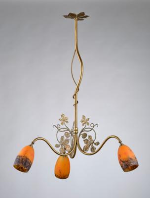 Hohe Messinglampe mit Kastanienblättern und französischen Lampenschirmen, um 1925/30 - Jugendstil & Angewandte Kunst des 20. Jahrhunderts