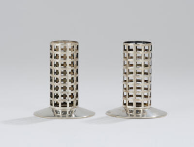 Josef Hoffmann, Paar kleine Vasen (bzw. "Zahnstocherbehälter") aus Silber, Wiener Werkstätte, um 1904 - Jugendstil & Angewandte Kunst des 20. Jahrhunderts