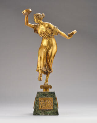 S. Lugli, Bronzefigur einer Tänzerin mit jeweils einem Tamburin in einer Hand, um 1900/20 - Jugendstil & Angewandte Kunst des 20. Jahrhunderts