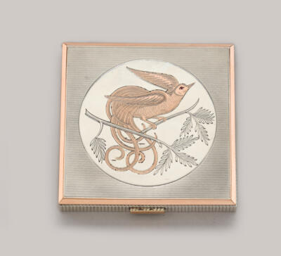 Schmink- bzw. Puderdose aus Silber mit einem Paradiesvogel in Goldauflage und einem Rubin, Marin Hénin  &  Co., Paris, 1920/35 - Jugendstil & Angewandte Kunst des 20. Jahrhunderts