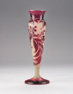 A vase with aronia berries, Emile Gallé, Nancy, c. 1920 - Secese a umění 20. století
