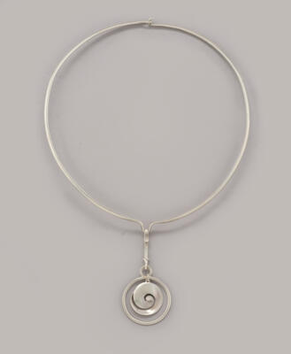 Viviana Torun Bülow-Hübe (1927-2004), a necklace with pendant in sterling silver, model 371 A, Georg Jensen, Copenhagen - Secese a umění 20. století