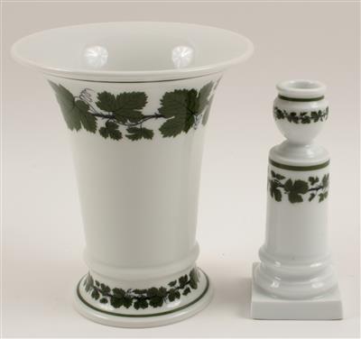 Vase und Kerzenhalter, - Antiquariato