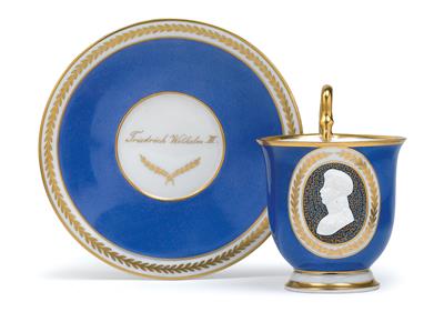 Friedrich Wilhelm III. Büste auf Tasse mit Untertasse, - Antiquariato